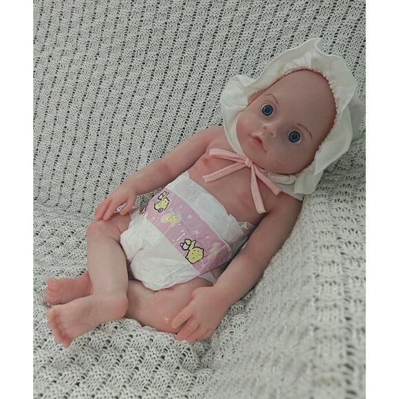 45cm Open Eyes Reborn Baby Girl Doll 5.61lbs Silicone Dolls Can Drink Water&Pee - Picture 5 of 16
